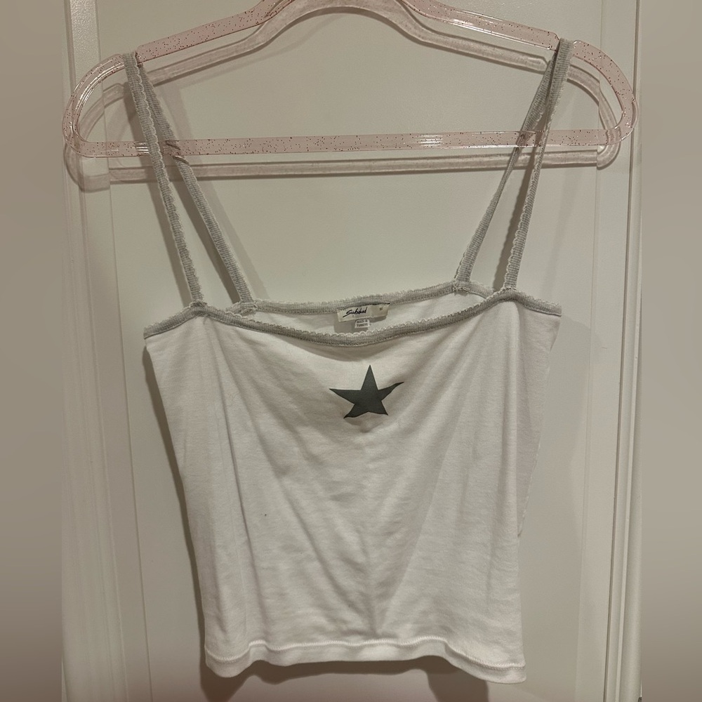 Subdued grey star tank